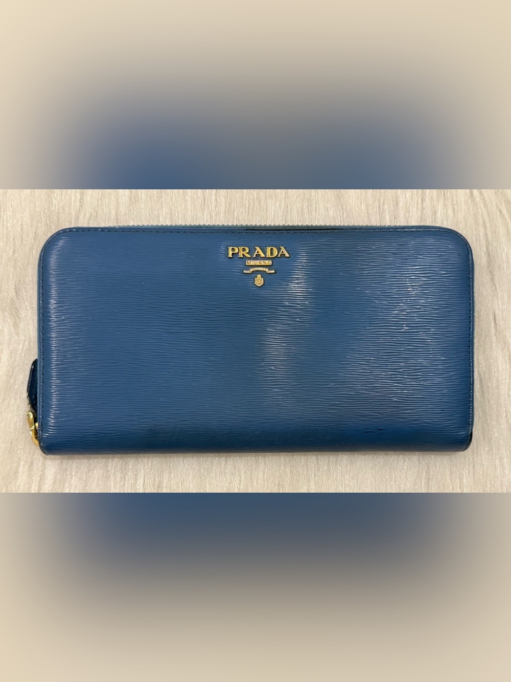 Prada Vitello Move Leather Continental
Zip-Around Wallet Bright Blue VGUC
